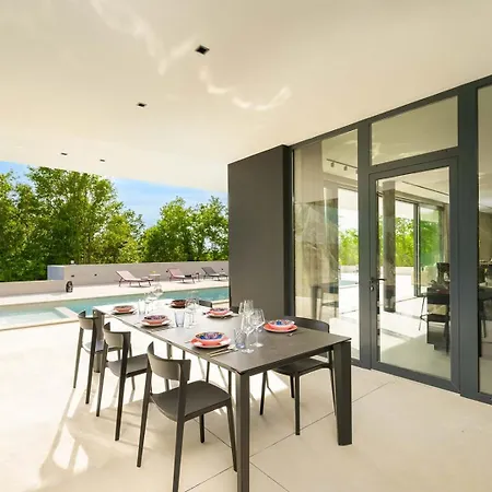 She Luxury Villa Boskari