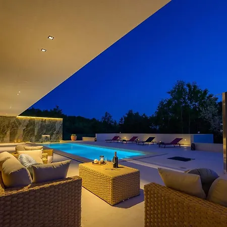 She Luxury Вилла