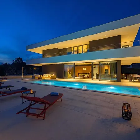 She Luxury Villa