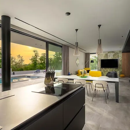 She Luxury Villa *