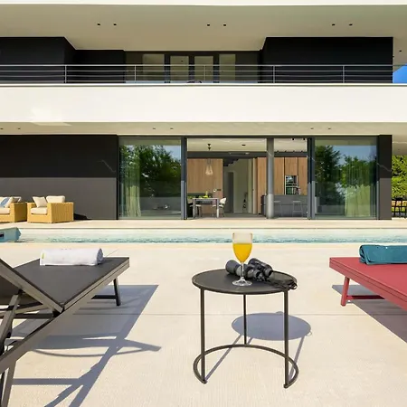 Vila She Luxury