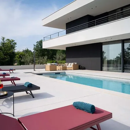 Vila She Luxury