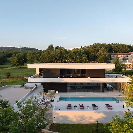 She Luxury Vila *