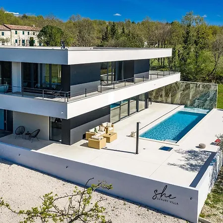 She Luxury * Boškari