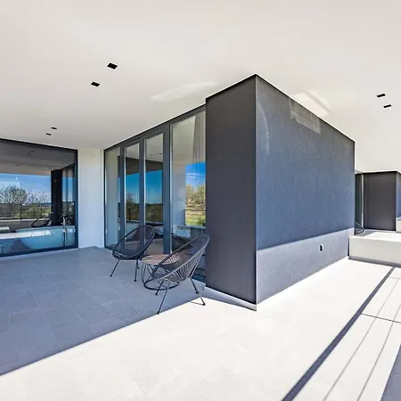 She Luxury Villa *